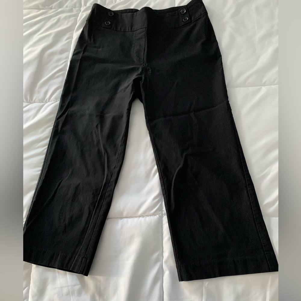 Black capris size 6 women 28’ length-stretchy waist - pull on capri